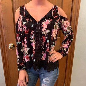 BKE Boutique long sleeve flower top